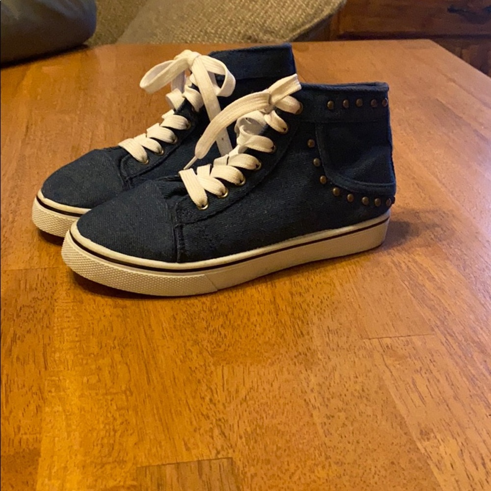 Girls shoes
